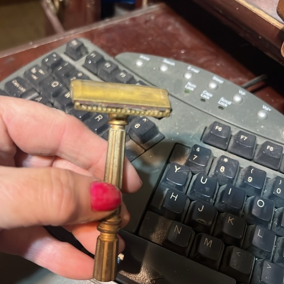 Retro - Picture 2 of 4